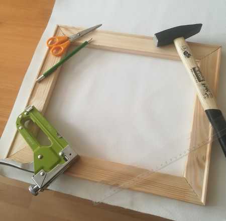 Nástroje k výrobě napnutí plátna